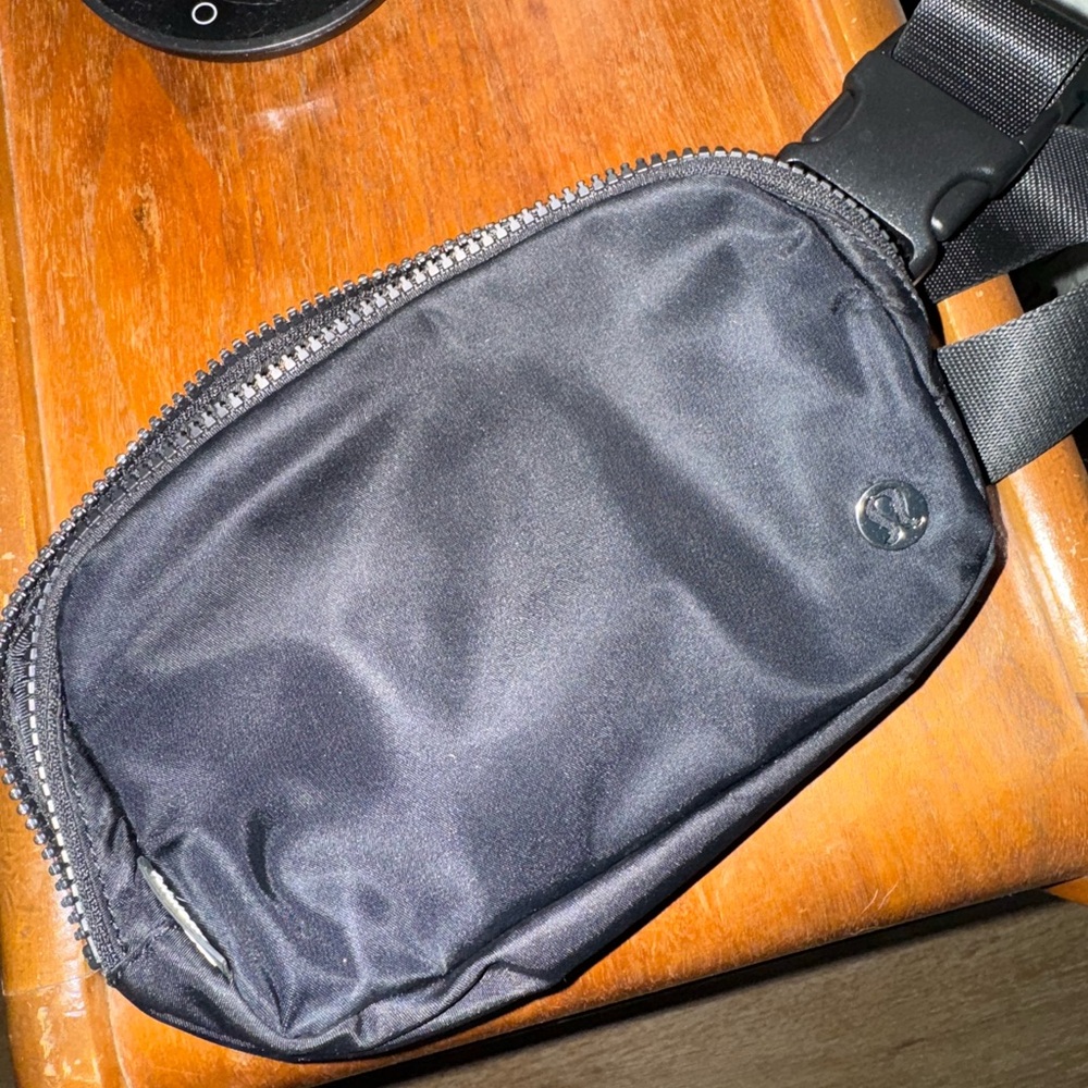 Lululemon black cross body bag